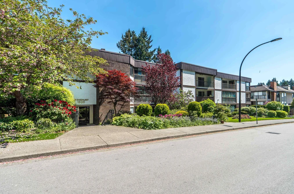Condo for sale at 105 1520 Vidal Street White Rock British Columbia - MLS: R3120509