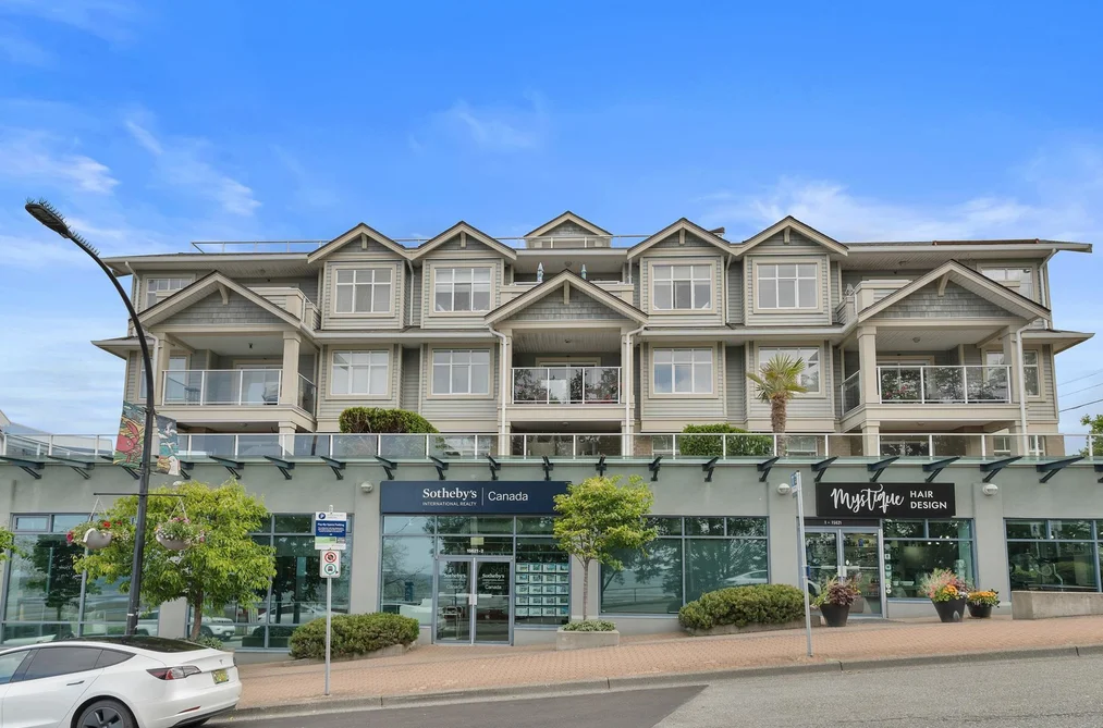 Condo for sale at 105 15621 Marine Drive White Rock British Columbia - MLS: R3086543