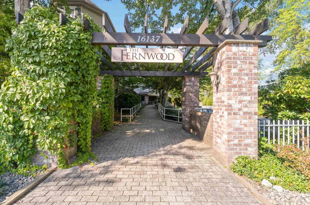 Condo for sale at 105 16137 83 Avenue Surrey British Columbia - MLS: R3165864