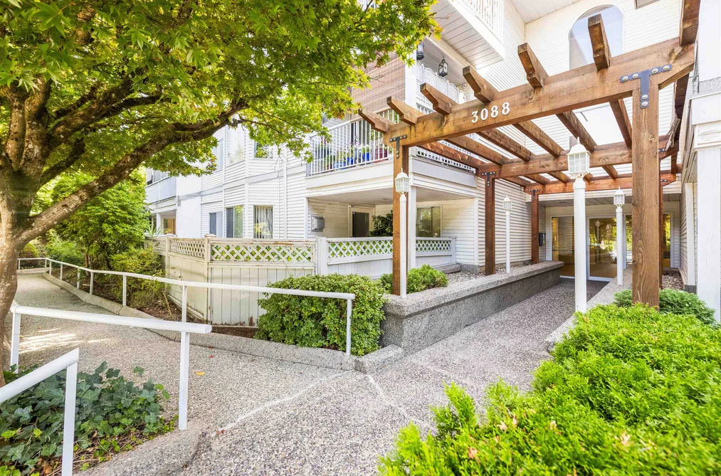 Condo for sale at 105 3088 Flint Street Port Coquitlam British Columbia - MLS: R3161567