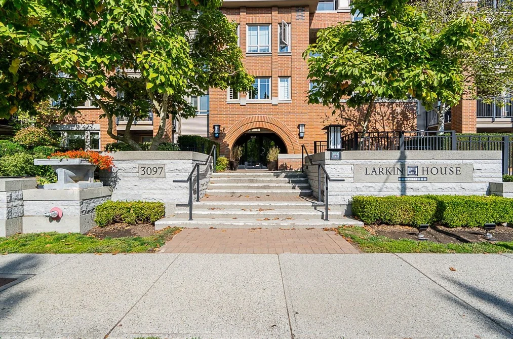 Condo for sale at 105 3097 Lincoln Avenue Coquitlam British Columbia - MLS: R3155229