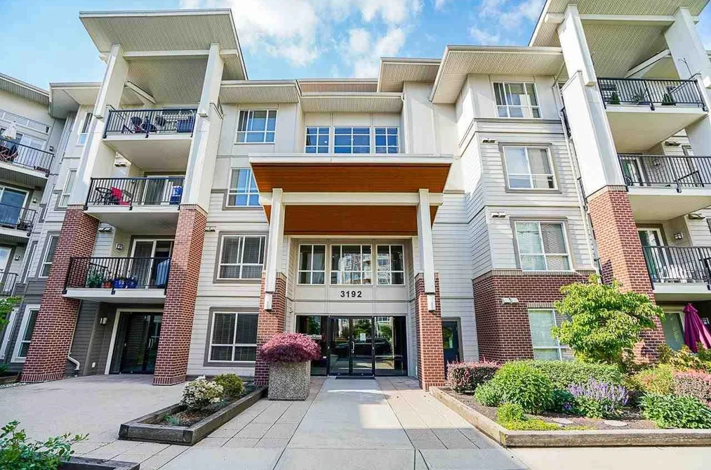 Condo for sale at 105 3192 Gladwin Road Abbotsford British Columbia - MLS: R3142038