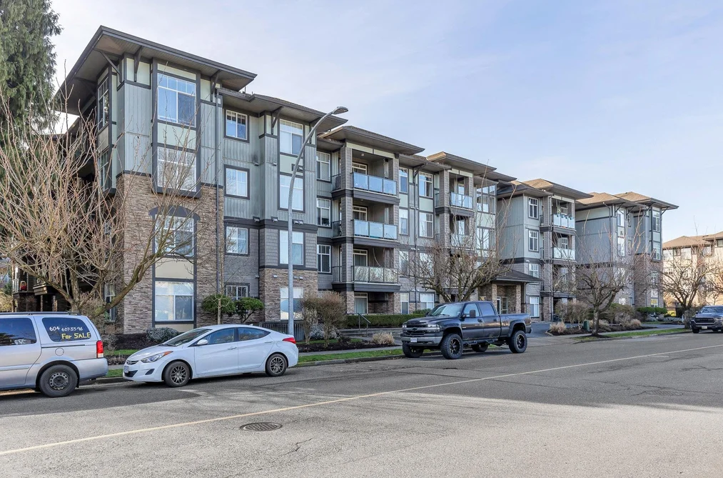 Condo for sale at 105 33338 Mayfair Avenue Abbotsford British Columbia - MLS: R3112458