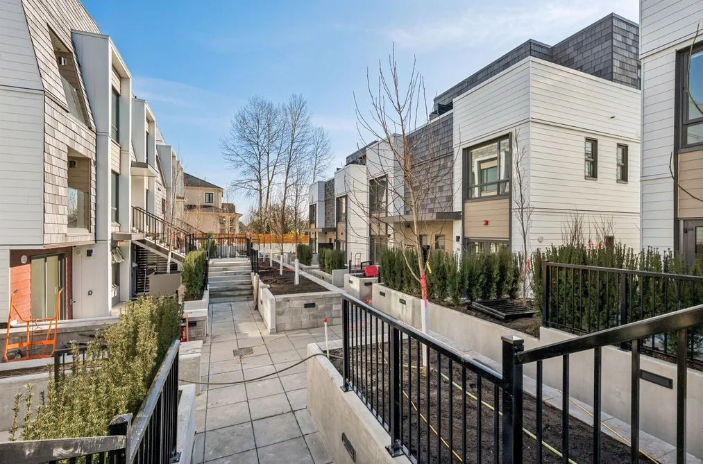 105 378 W 45TH AVENUE, Vancouver BC V5Y 0P6, Vancouver BC — Residential for Sale - Photo 2