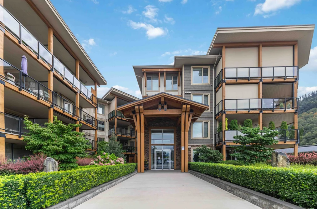 Condo for sale at 105 45746 Keith Wilson Road Chilliwack British Columbia - MLS: R3163046