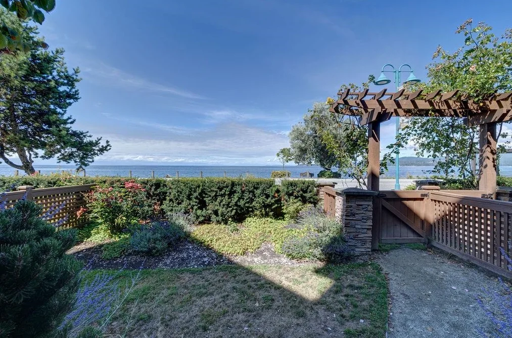 5160 Davis Bay Rd Unit 105, Sechelt, BC - MLS: R3151752