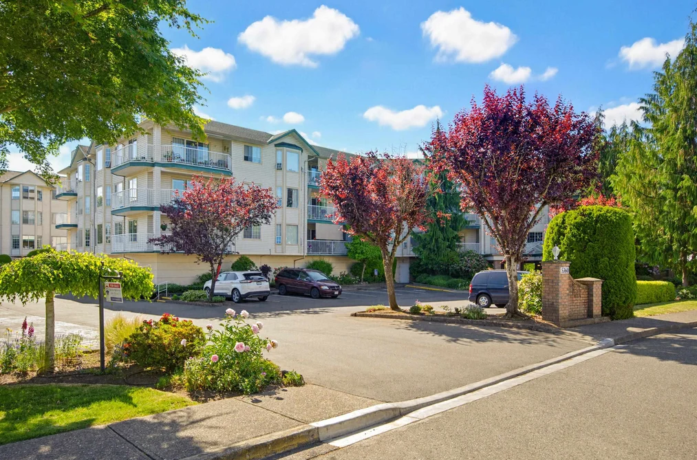 105 5360 205 STREET, Langley BC V3A 7Y6, Langley BC — Residential for Sale - Photo 2