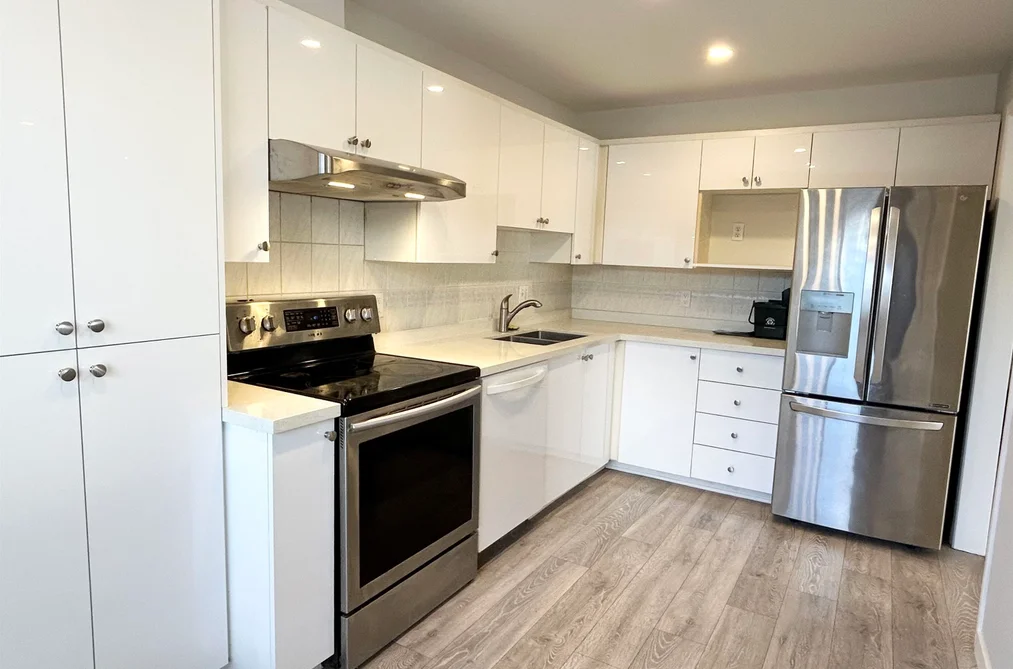 Condo for sale at 105 5875 Imperial Street Burnaby British Columbia - MLS: R3089722