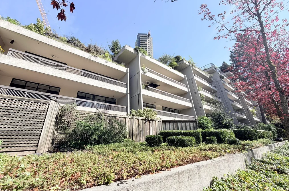 Condo for sale at 105 5932 Patterson Avenue Burnaby British Columbia - MLS: R3121115