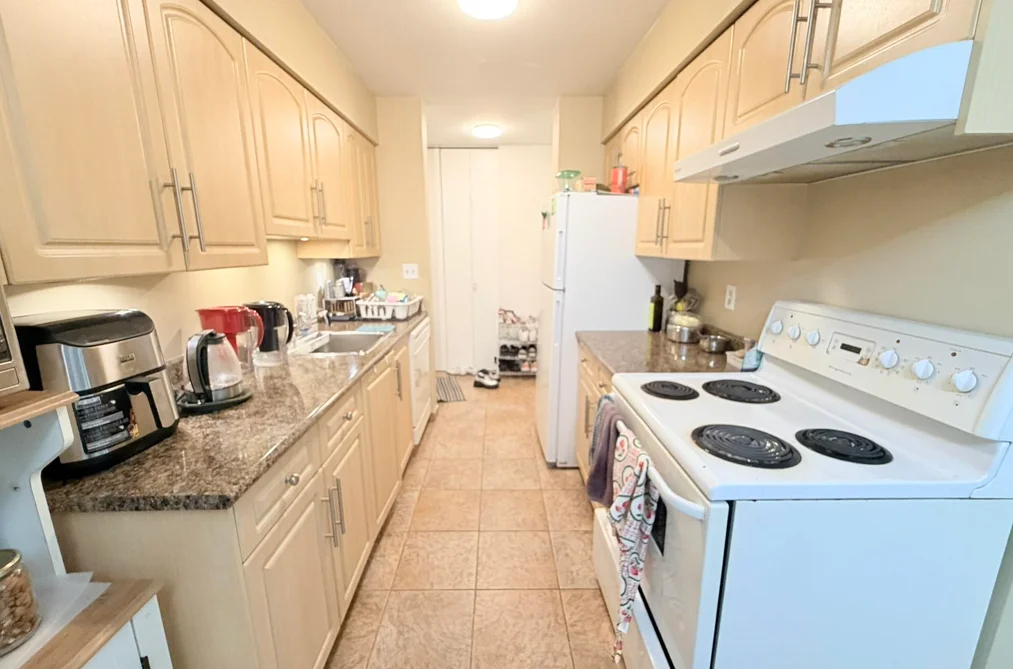 105 5932 PATTERSON AVENUE, Burnaby BC V5H 4B4, Burnaby BC — Residential for Sale - Photo 3