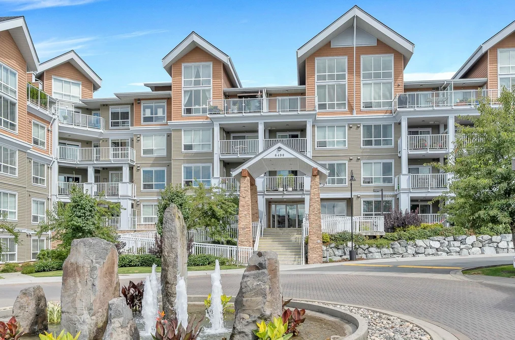 Condo for sale at 105 6490 194 Street Surrey British Columbia - MLS: R3125497