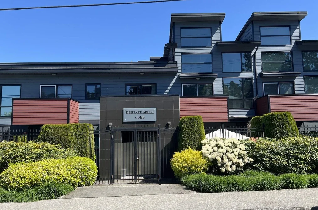 Condo for sale at 105 6588 Elgin Avenue Burnaby British Columbia - MLS: R3119843