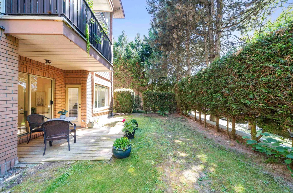 Condo for sale at 105 6688 Burlington Avenue Burnaby British Columbia - MLS: R3137985