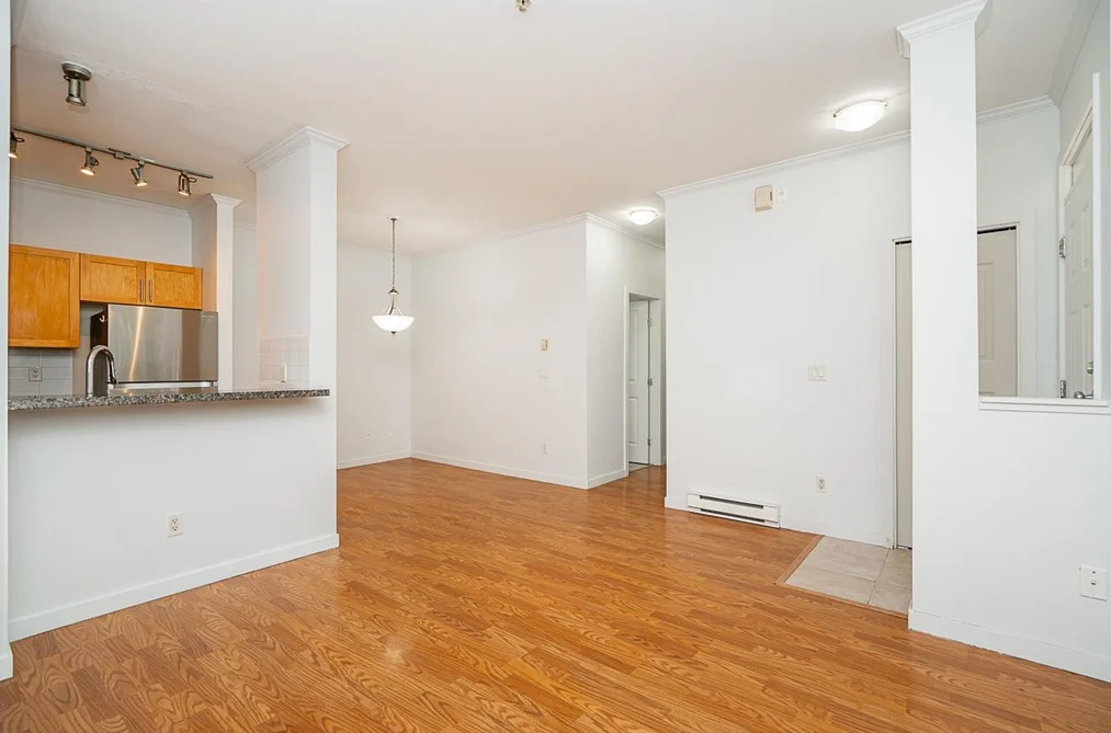 105 7000 21ST AVENUE, Burnaby BC V5E 4P1, Burnaby BC — Residential for Sale — Photo 10 of 40