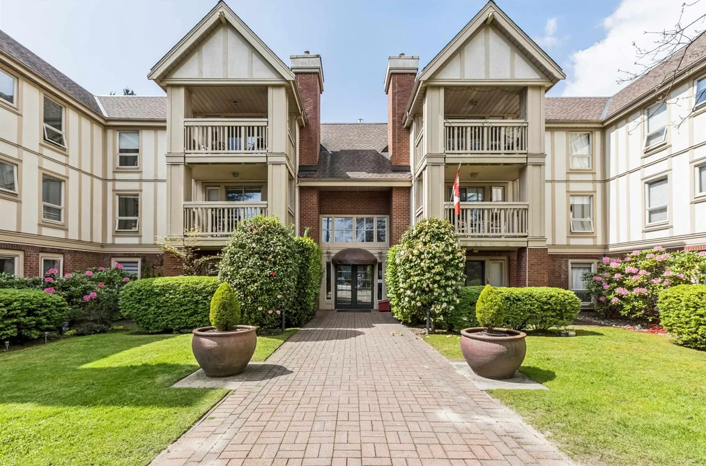 Condo for sale at 105 843 22nd Street West Vancouver British Columbia - MLS: R3118348