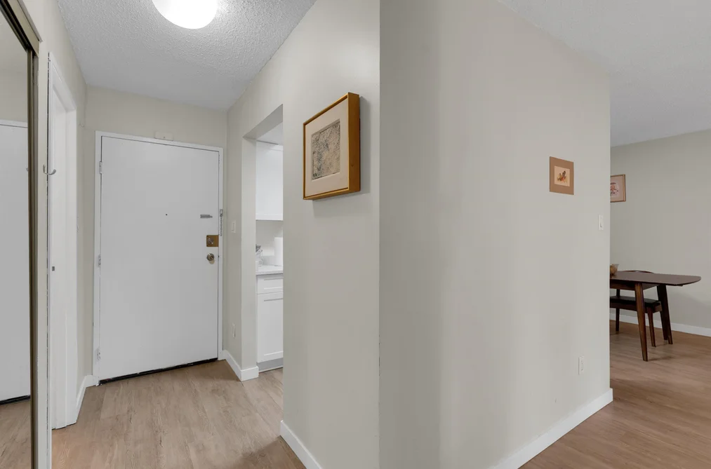 105 975 E BROADWAY, Vancouver BC V5T 1Y3, Vancouver BC — Residential for Sale - Photo 2