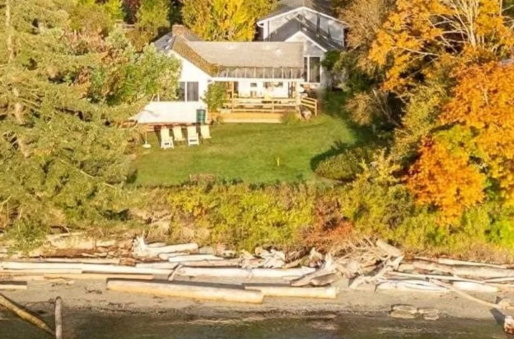 House for sale at 105 Madrona Road Galiano Island British Columbia - MLS: R2939136