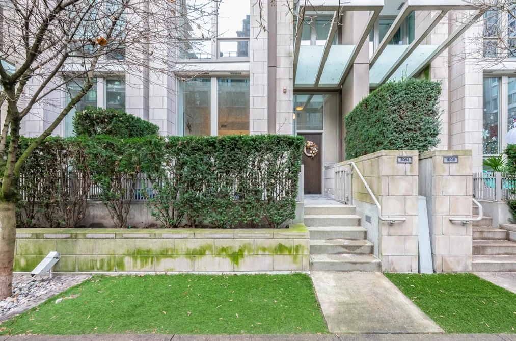 Townhouse for sale at 1051 Richards Street Vancouver British Columbia - MLS: R3076202