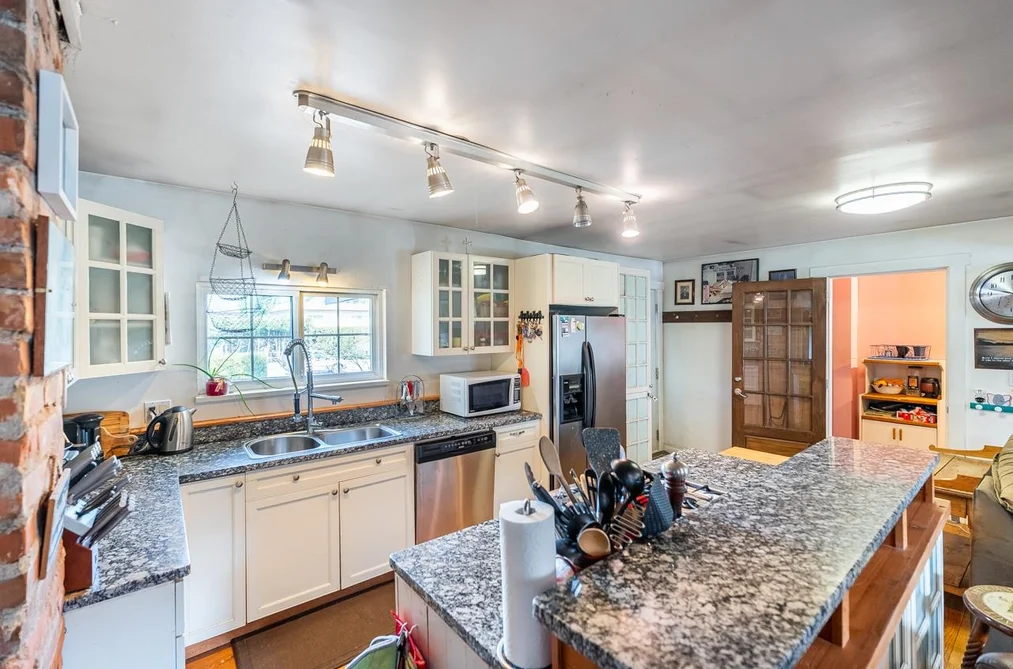 1052 COMO LAKE AVENUE, Coquitlam BC V3J 3N8, Coquitlam BC — Residential for Sale - Photo 4
