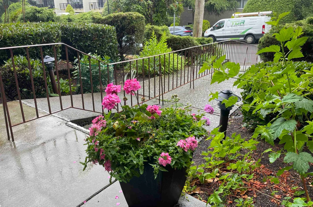 106 1360 MARTIN STREET, White Rock BC V4B 3W5, White Rock BC — Residential for Sale — Photo 2 of 31