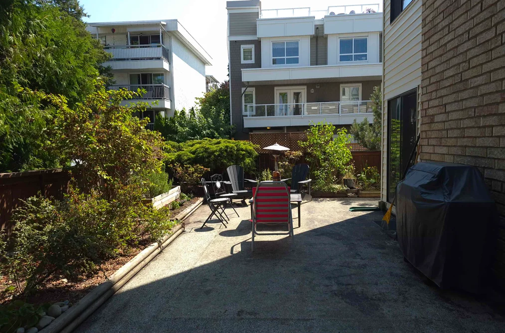 Condo for sale at 106 15265 Roper Avenue White Rock British Columbia - MLS: R3149782