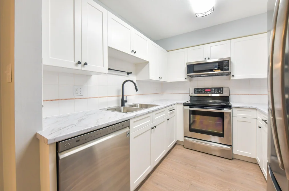 Condo for sale at 106 1533 Best Street White Rock British Columbia - MLS: R3120481