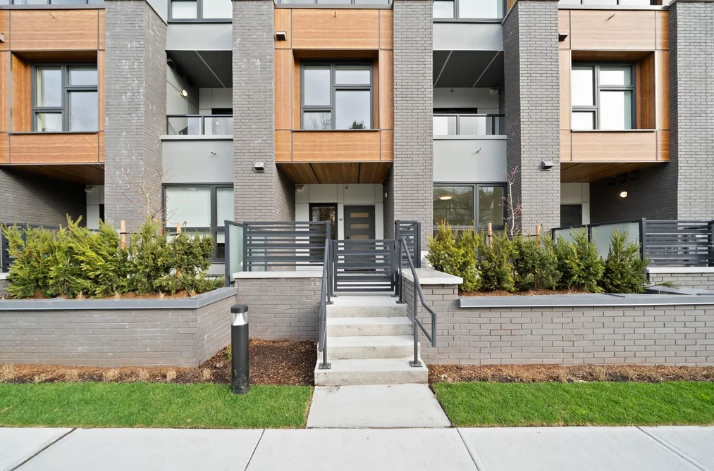 Condo for sale at 106 15353 17 Avenue Surrey British Columbia - MLS: R3116970