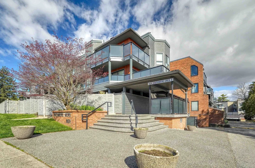 Condo for sale at 106 1830 E Southmere Crescent Surrey British Columbia - MLS: R3109337