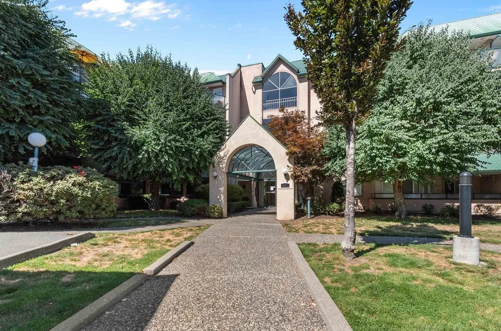 Condo for sale at 106 2964 Trethewey St Abbotsford British Columbia - MLS: R3171865