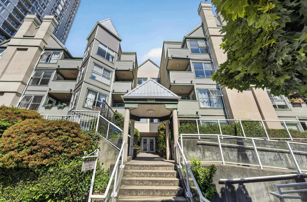 Condo for sale at 106 509 Carnarvon Street New Westminster British Columbia - MLS: R3144693