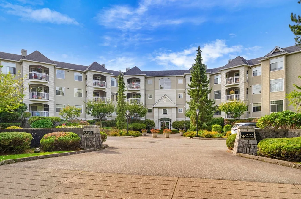 Condo for sale at 106 5677 208th Street Langley British Columbia - MLS: R3158666