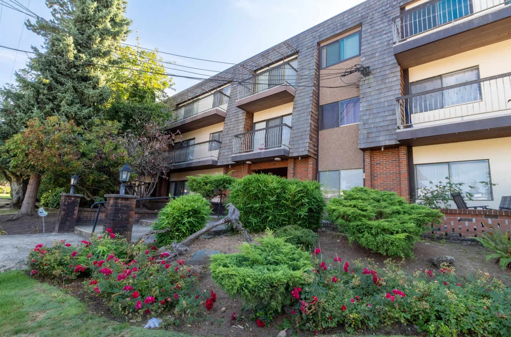 Condo for sale at 106 7428 19th Avenue Burnaby British Columbia - MLS: R3047320