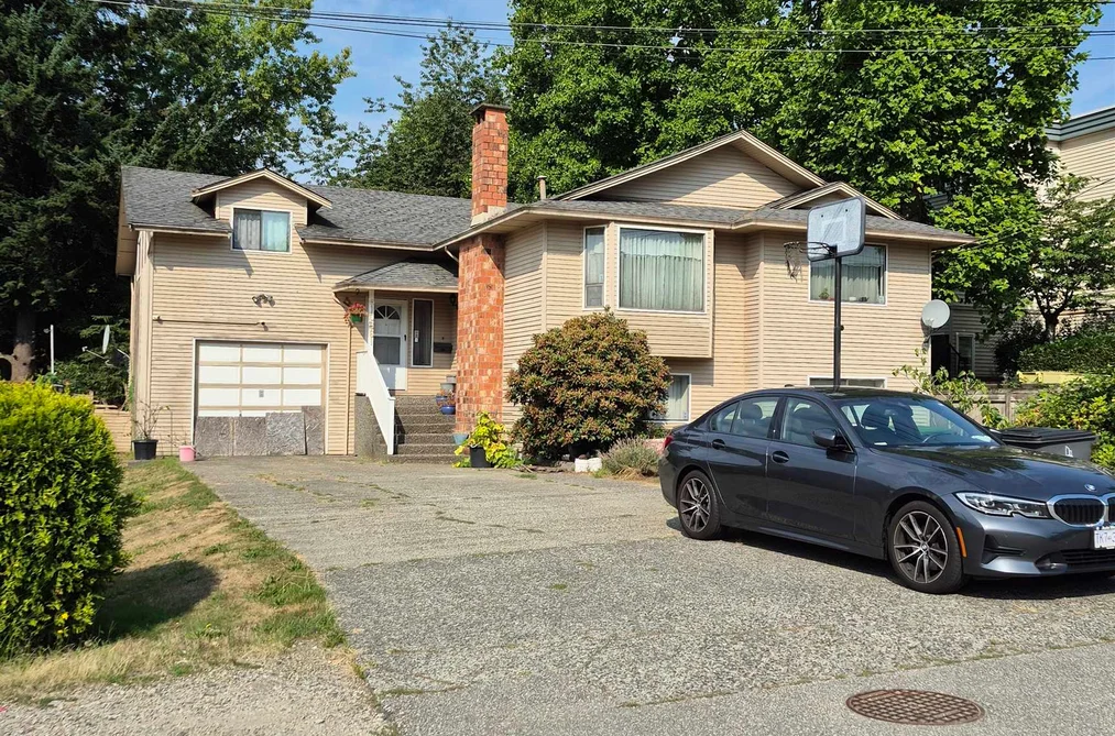 House for sale at 10661 138a Street Surrey British Columbia - MLS: R3040777