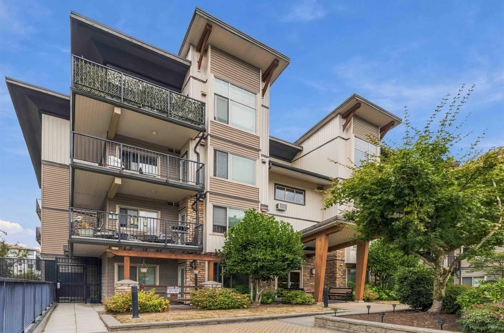 Condo for sale at 107 11935 Burnett Street Maple Ridge British Columbia - MLS: R3169540
