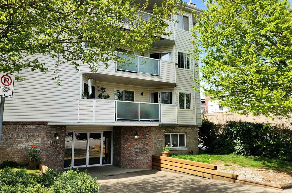 Condo for sale at 107 11963 223 Street Street Maple Ridge British Columbia - MLS: R3113099