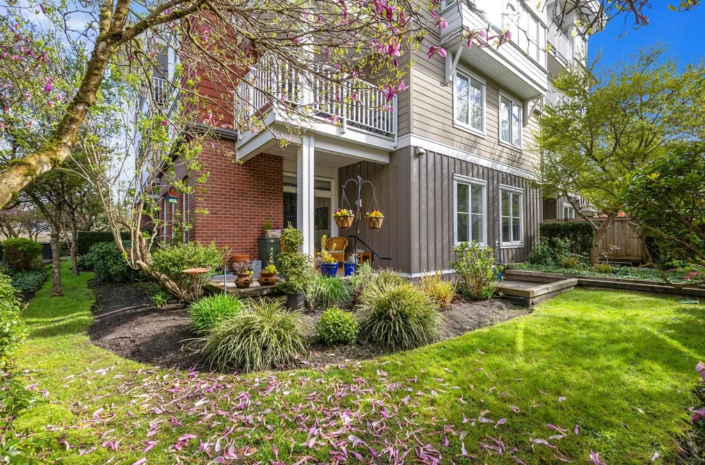 Condo for sale at 107 12283 224 Street Maple Ridge British Columbia - MLS: R3113972