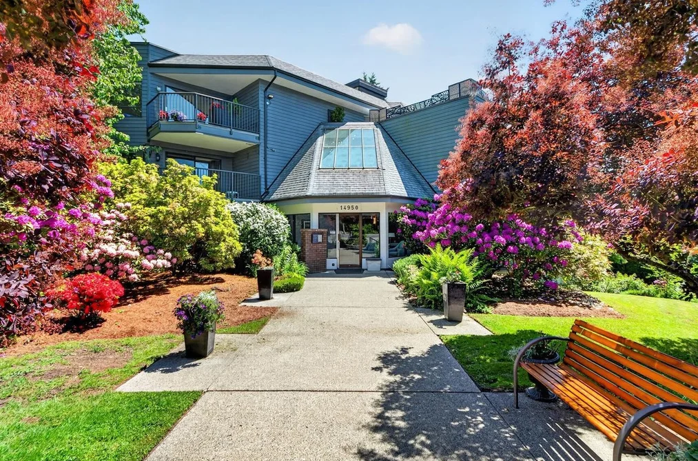Condo for sale at 107 14950 Thrift Avenue White Rock British Columbia - MLS: R3127545
