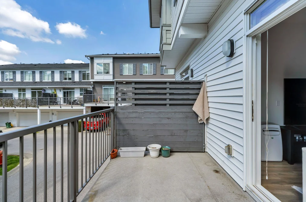 107 15230 GUILDFORD DRIVE, Surrey BC V3R 0C8, Surrey BC — Residential for Sale - Photo 3