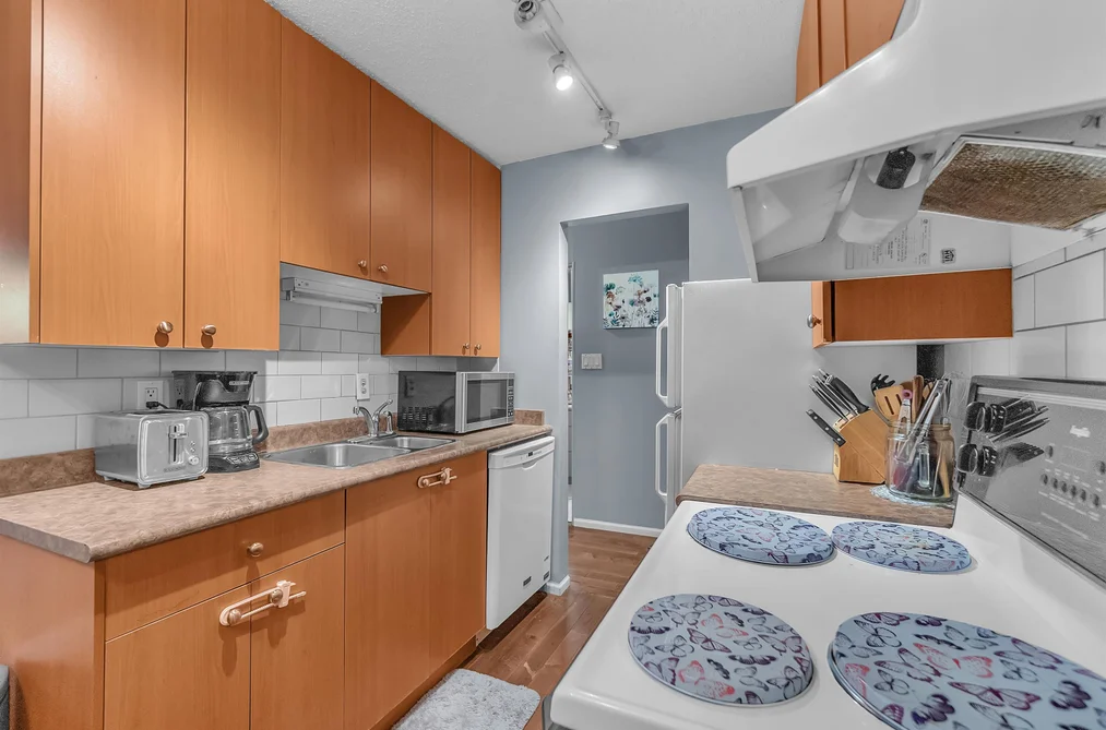 107 170 E 3RD STREET, North Vancouver BC V7L 1E6, North Vancouver BC — Residential for Sale - Photo 3