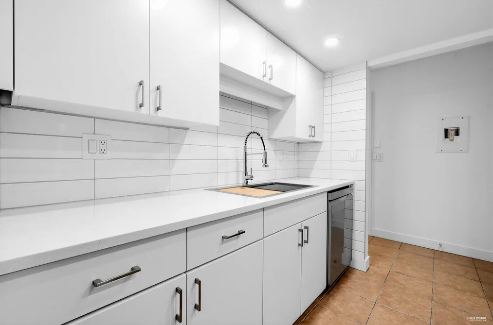 Condo for sale at 107 2925 Glen Drive Coquitlam British Columbia - MLS: R3087317