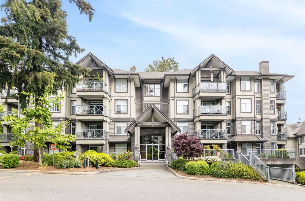 Condo for sale at 107 33338 E Bourquin Crescent Abbotsford British Columbia - MLS: R3122258
