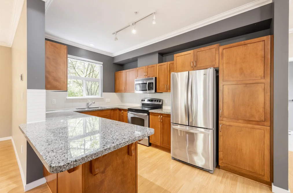 107 33338 E BOURQUIN CRESCENT, Abbotsford BC V2S 1Y1, Abbotsford BC — Residential for Sale - Photo 3