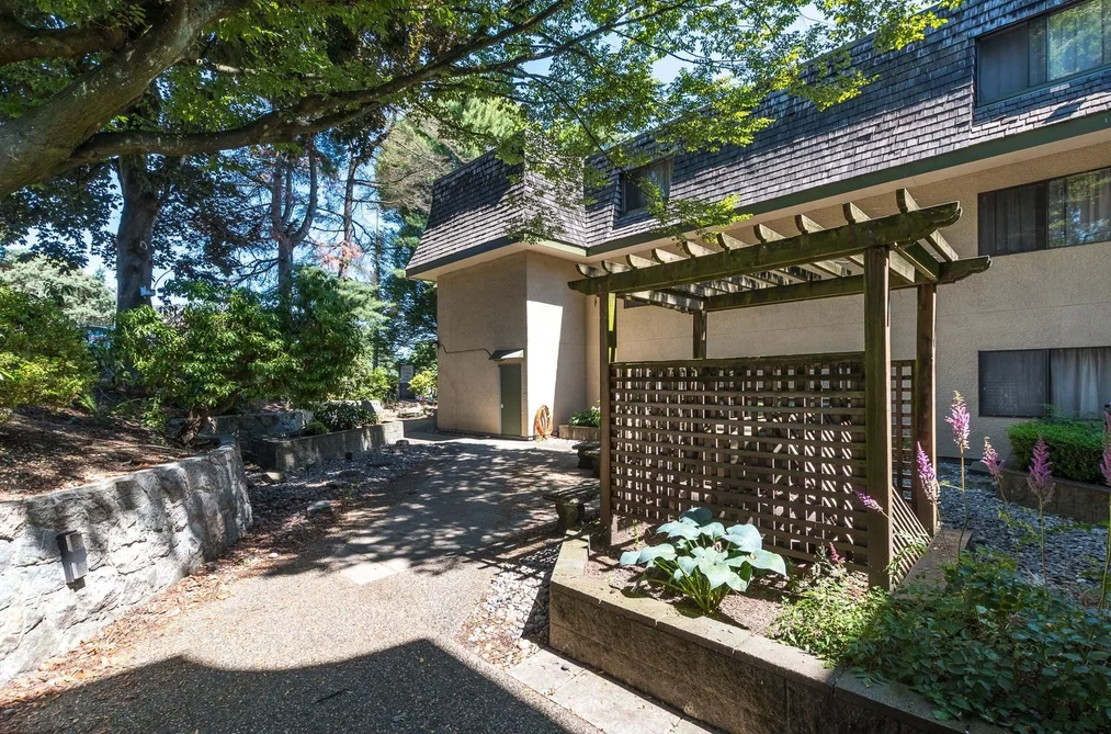 107 466 E EIGHTH AVENUE, New Westminster BC V3L 4L2, New Westminster BC — Residential for Sale - Photo 2