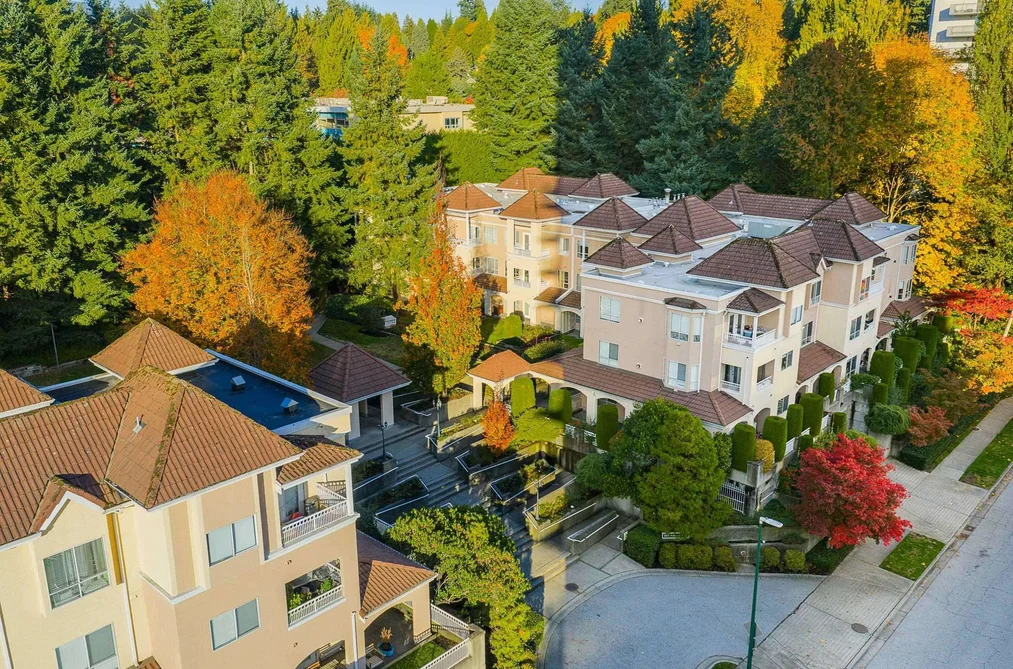 Condo for sale at 107 515 Whiting Way Coquitlam British Columbia - MLS: R3135332