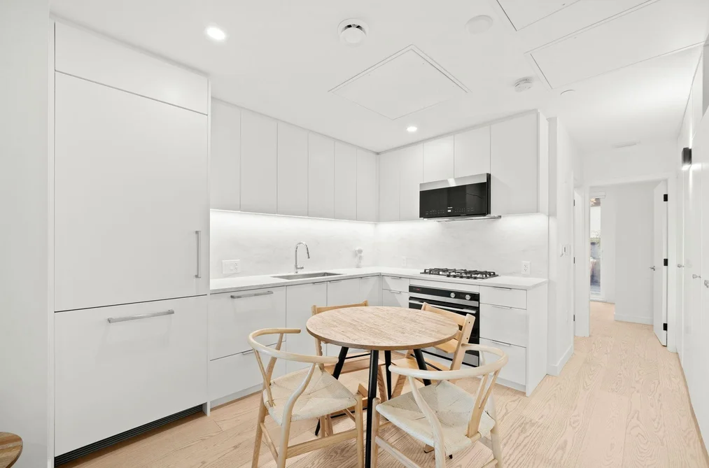 107 650 E 2ND STREET, North Vancouver BC V7L 1E3, North Vancouver BC — Residential for Sale - Photo 6