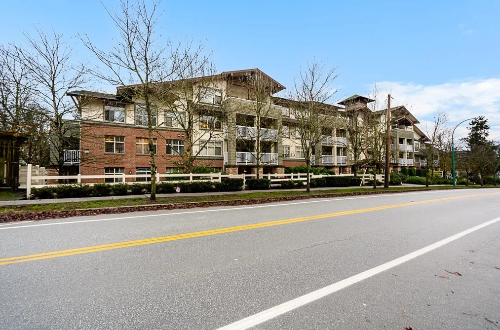 Condo for sale at 107 6500 194 Street Surrey British Columbia - MLS: R3115056