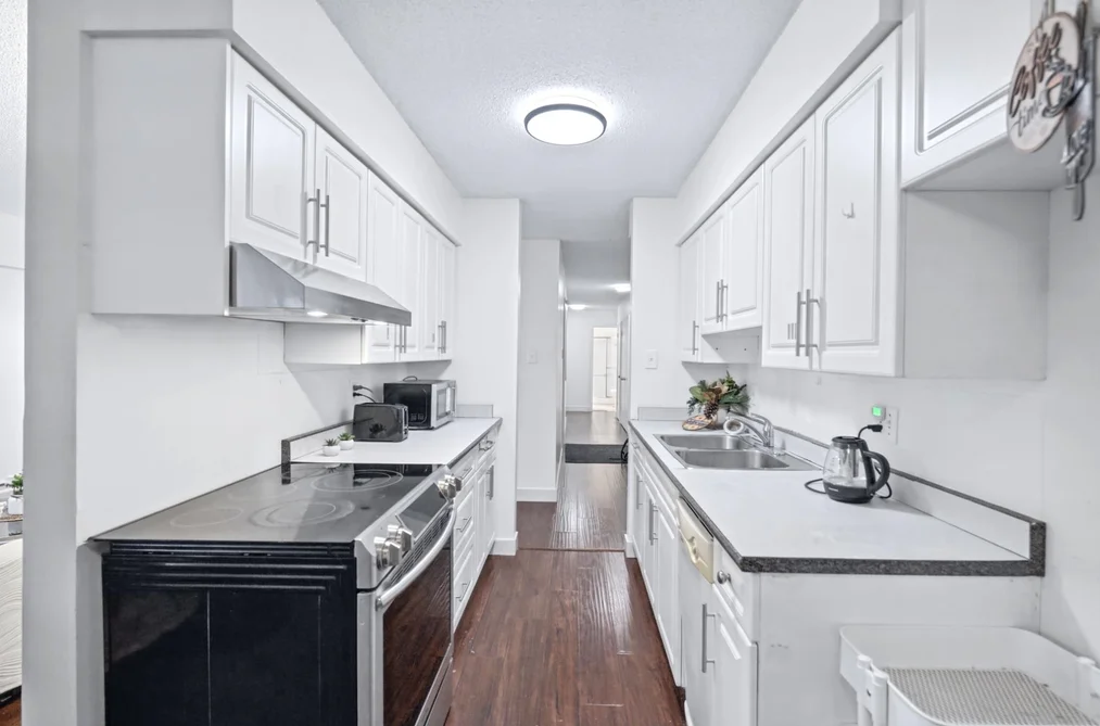 107-815 Fourth Avenue, New Westminster, BC - Condo for Sale - Photo 3 of 27 107-815 Fourth Avenue, New Westminster, BC - Condo for Sale - Photo 3 of 27