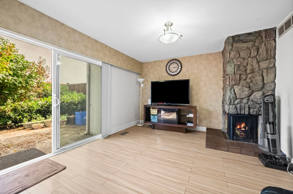 107-9700 Glenacres Drive, Richmond, BC - Townhouse for Sale - Photo 11 of 28 107-9700 Glenacres Drive, Richmond, BC - Townhouse for Sale - Photo 11 of 28