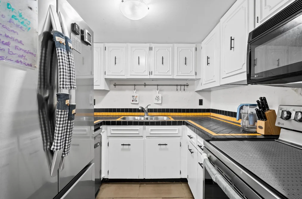 107-9700 Glenacres Drive, Richmond, BC - Townhouse for Sale - Photo 6 of 28 107-9700 Glenacres Drive, Richmond, BC - Townhouse for Sale - Photo 6 of 28