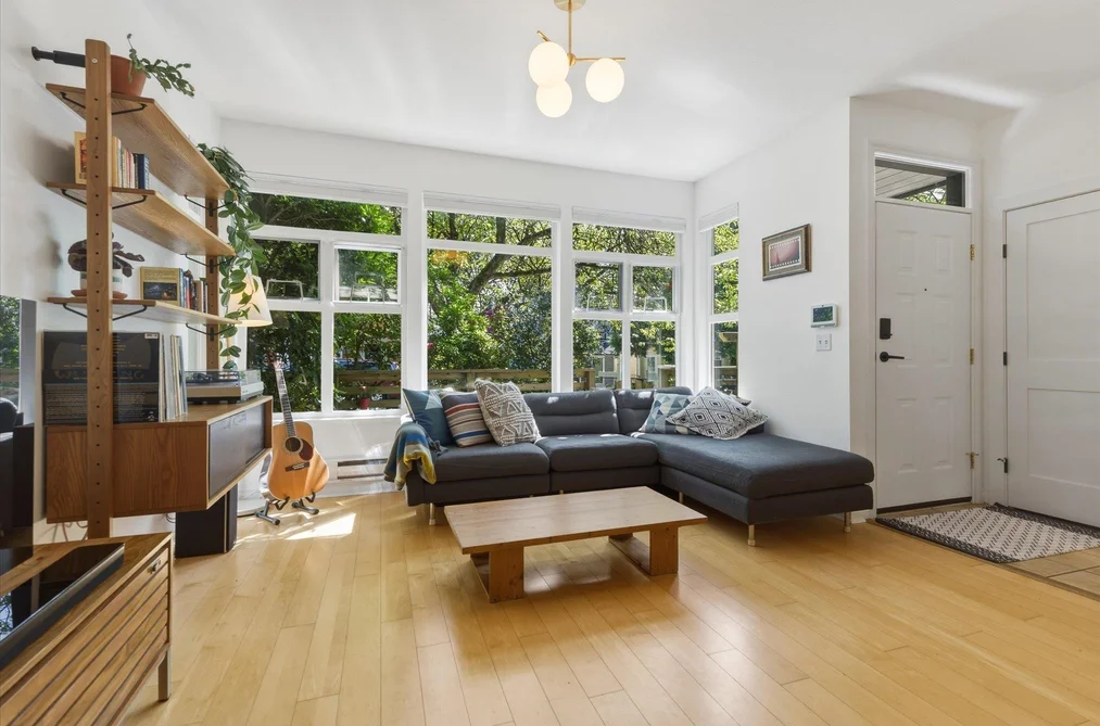 1073 E PENDER STREET, Vancouver BC V6A 4H9, Vancouver BC — Residential for Sale - Photo 2